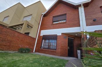 Duplex en venta, 4 ambientes, construido en 3 niveles, quincho, parrilla, lavadero, dos baños completos, calle Palermo al 200, Santa Clara del Mar